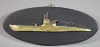 Auktion 344 / Los 7006 <br>Messing-Halbmodell eines U-Bootes auf Holz, Platte  33 x 13,5cm, 1x lötstelle lose