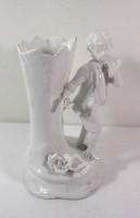 Auktion 344 / Los 9027 <br>figürliche Vase, ungemarkt, weiß, H-29cm.