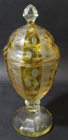 Auktion 344 / Los 10020 <br>gr. Deckelpokal, Überfangglas mit floralem Schliff um 1850, gut erhalten, H-27cm