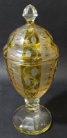 Auktion 364<br>gr. Deckelpokal, Überfangglas mit floralem Schliff um 1850, gut erhalten, H-27cm