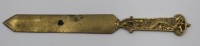 Auktion 344 / Los 15519 <br>Brieföffner, wohl Bronze, Drachenrelief, älter, ca. L-19cm.