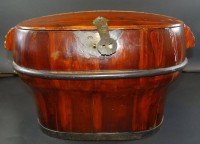 Auktion 344 / Los 15522 <br>gr. Holz-Vorratsbehälter oder ähnliches, China, Deckel zweigeteilt, H-29 cm, 48x33 cm