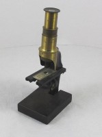 Auktion 344 / Los 16018 <br>kl. Mikroskop, älter, H-18cm