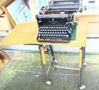 Auktion 344 / Los 16025 <br>Schreibmaschine "Continental" mit rollbaren Schreibmaschinentisch, beides gut erhalten m und funktionstüchtig