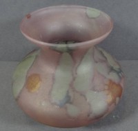 Auktion 500017 / Los  <br>kl. Kunstglas-Vase, H-8 cm, D-9 cm