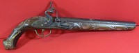Auktion 344 / Los 7041 <br>Steinschloss-Pistole   um 175f0, Messing und Perlmuttverzierungen, L-42 cm