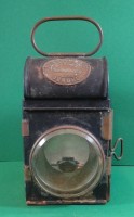 Auktion 344 / Los 16028 <br>Blech-Laterne, wohl Wagenlampe, Dundee, Altersspuren, H-19 cm, B-12 cm