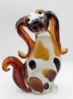 Auktion 344 / Los 10029 <br>Andrea TAGLIAPIETRA (1955), Murano, grosser sitzender Hund, H-42 cm, B-35 cm, 9 kg. minimaler Abplatzer am Stand