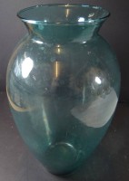 Auktion 344 / Los 10033 <br>grüne Vase, dünnes leichtes Glas, H-26 cm