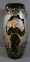 Auktion 344 / Los 10036 <br>Jugendstil-Vase mit Frauenfigur, überfangen und geschnitten, Goldstaffage, oberer Rand berieben, kl. Farbabplatzer am Stand, H-27 cm, D-ca. 11 cm, keine Signatur