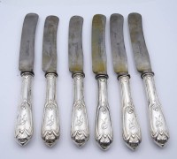 Auktion 368<br>6 alte Men&uuml;messer, 800er-Silbergriffe, Solingen, L. 25 cm, zus. 624 gr., deutliche Altersspuren, Monogramm "AP"