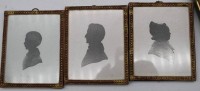 Auktion 344 / Los 5022 <br>3x kleine Biedermeier-Schattenrisse, Mann, Frau., Sohn, ger/Glas, je  9,5x 8 cm, rückseitig beschriftet