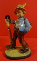 Los  <br>Wanderjunge, bemalt, 2x Klebestelle, Hutfeder mit Chip, H-17 cm