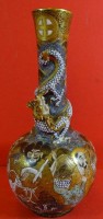 Auktion 344<br>China-Vase mit plastischen Drachen,  chines.  gemarkt, H-17 cm