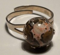 Auktion 349 / Los 1203 <br>Silberring-925- mit bunten Stein, offene Ringschiene, 3,1 gr.