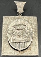 Auktion 345 / Los 1020 <br>gr. Silber Anhänger mit altägypt. Motiv,arabische Punze, 4,5x3,5 cm, 11,8 gr