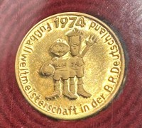 Auktion 345 / Los 6013 <br>Goldmedaille-900-, Fussball-WM 1974, ca. 3 gr.