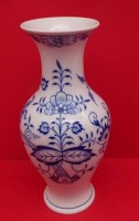 Auktion 345 / Los 8034 <br>Vase "Meissen" Zwiebelmuster, H-24 cm, 1.Wahl