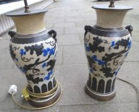 Auktion 345 / Los 15511 <br>Paar grosse Tischlampen aus China-Vasen, 19.Jhd, Vasen H-40 cm, Gesamt H-80 cm