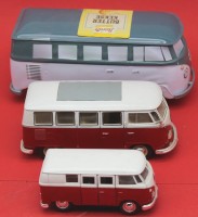Auktion 345 / Los 12014 <br>3x VW Busse, Metall, 2x Welly, 1x mit Keksen! L-23-17,5-11 cm