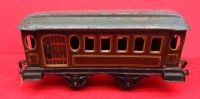 Auktion 345 / Los 12019 <br>Blech Personenwaggon, wohl Spur 0, um 1920, bespielt