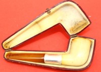 Auktion 345 / Los 15049 <br>Meerschaumpfeife, Bernstein-Mundstück mit Silber-800- Hals in orig. Etui, L-12 cm
