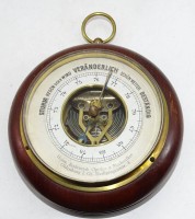 Auktion 345 / Los 16033 <br>Wandbarometer in Holzgehäuse, D-13,5 cm