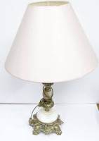 Auktion 345 / Los 16038 <br>gr. Tischlampe, Messingstand mit Onyx,  guter Zustand
