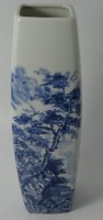 Auktion 345 / Los 15527 <br>hohe schlanke China Vase mit Blaumalerei, gemarkt, H-29 cm