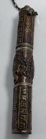 Auktion 345 / Los 15530 <br>Bronze Dokumentenbehälter oder ähnliches? (Griff einer Gebetsmühle) mit Elefantenköpfe und beschriftet, wohl Tibet?, L-22 cm