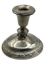 Auktion 346 / Los 11017 <br>Kerzenhalter, Sterling-925- Silber, gefüllt, repariert, aber fest, H-10 cm