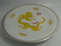 Auktion 364<br>gr. Schale (Wandteller) "Meissen" 1.Wahl, gelber Drache mit Silberrand, D-35 cm