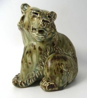 Auktion 364<br>sitzender Bär "Royal Copenhagen", Mod. Nr. 20206, Steingut, H-19 cm