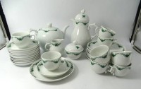 Auktion 351 / Los 8068 <br>Kaffee-Teeservice "Fürstenberg" grüne Ranken, 60 Teile, 10 Kaffeetassen, 13 Tee-Tassen, 24 U.T., 9 Kuchenteller, Kaffee-Teekanne, Milch-Zucker