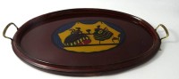 Auktion 346 / Los 15020 <br>gr. ovales Holztablett mit Glasplatte, Gebrauchsspuren, 43x30 cm