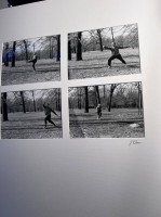 Auktion 346<br>4x s/w Fotos "Bevegung im Park" in einem PP, signiert  Dr. Joachim Erhorn, Seevetal,  je. 12x17 cm, PP 60x50 cm