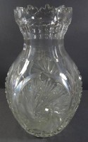 Auktion 346 / Los 10007 <br>schwere Kristallvase mit Schleuderstern-Schliff, Zackenrand