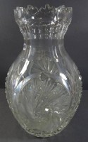 Auktion 351 / Los 10026 <br>schwere Kristallvase mit Schleuderstern-Schliff, Zackenrand