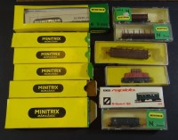 Lot Eisenbahn, Minitrix und Arnold, Spur N, 21 Teile, darunter 3x Lokomotiven, tw. in OVP