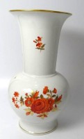 Auktion 346 / Los 8199 <br>grosse Vase "Nymphenburg", rote Blumen, H-25 cm,