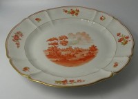 Auktion 364<br>grosse Schale "Nymphenburg" mit Stadtansicht, verso beschriftet und dat. 1980, D-33.5 cm, H-5 cm