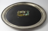Auktion 346<br>rundes Lacktablett mit breiten, versilberten Rand, Altersspuren, D-36 cm