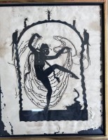 Auktion 346 / Los 5074 <br>Kola Yum "Art Deco Tänzerin" um 1930, Scherenschnitt, Blatt ausserhalb des Motives beschädigt, fleckig, ger/Glas, RG 32x27 cm