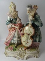 Auktion 346 / Los 9063 <br>gr. Figurengruppe "Musikstunde" Capodimonte, Italy, H-41 cm, B-33 cm