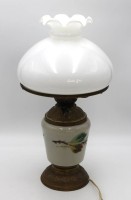 Auktion 346 / Los 16052 <br>Tischlampe, elektrifizierte Petroleumlampe, Korpus 19. Jhd., florale Bemalung, H-46,5cm.