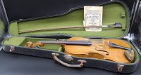Eine alte Geige von Antonius Stradiuarius Cremonensis im Kasten ,