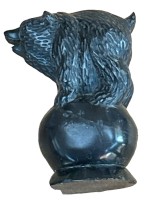 Auktion 351 / Los 15082 <br>Serpentin-Schnitzerei, Bär auf Kugel, H-9 cm
