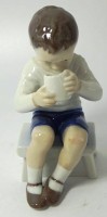Auktion 347 / Los 8014 <br>trinkender Junge "Bing&amp;Gröndahl", H-13 cm