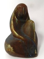 Auktion 351 / Los 15084 <br>Keramik-Skulptur  "sitzende", H-15,5 cm,