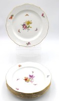 Auktion 347 / Los 8023 <br>6x Speiseteller, KPM Berlin, Szepter u. Reichsapfel, Neuozier, Blumen- u. Schmetterlingsbemalung, je D-25cm.